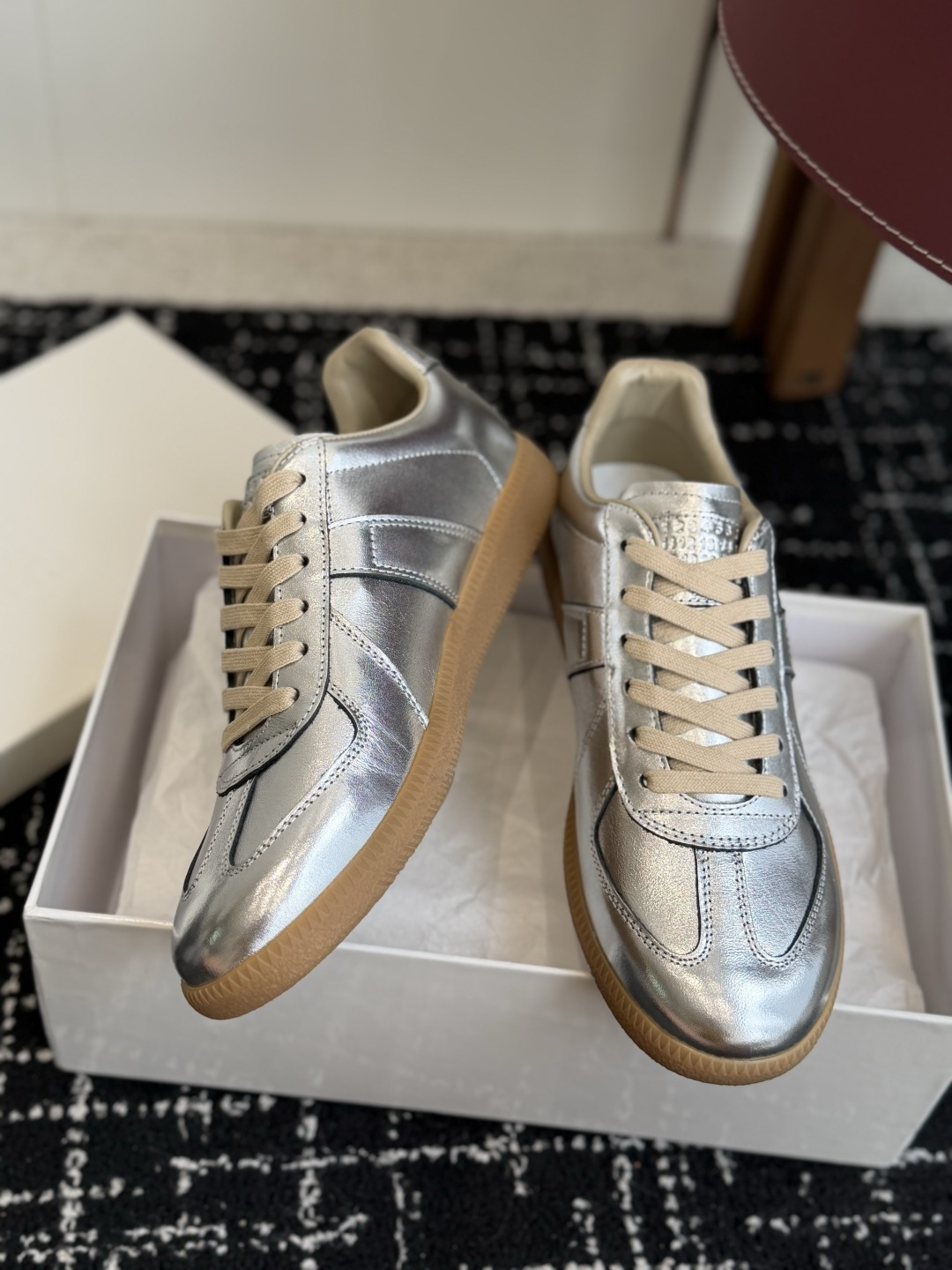 代购级(男码) MaisonMargiela MM6 马吉拉 26新色 情侣款 德训鞋 休闲 运动鞋 原版购入开发 做 代购级(男码) MaisonMargiela MM6 马吉拉 26新色 情侣款 德训鞋 休闲 运动鞋 原版购入开发 做