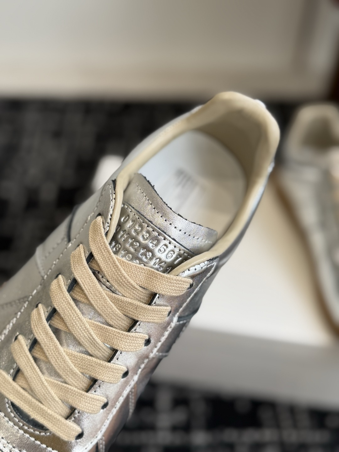 代购级(男码) MaisonMargiela MM6 马吉拉 26新色 情侣款 德训鞋 休闲 运动鞋 原版购入开发 做 代购级(男码) MaisonMargiela MM6 马吉拉 26新色 情侣款 德训鞋 休闲 运动鞋 原版购入开发 做