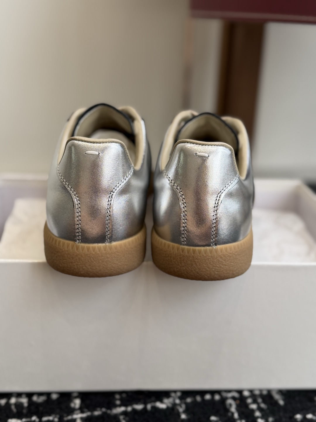 代购级(男码) MaisonMargiela MM6 马吉拉 26新色 情侣款 德训鞋 休闲 运动鞋 原版购入开发 做 代购级(男码) MaisonMargiela MM6 马吉拉 26新色 情侣款 德训鞋 休闲 运动鞋 原版购入开发 做
