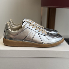 代购级(男码) MaisonMargiela MM6 马吉拉 26新色 情侣款 德训鞋 休闲 运动鞋 原版购入开发 做 代购级(男码) MaisonMargiela MM6 马吉拉 26新色 情侣款 德训鞋 休闲 运动鞋 原版购入开发 做