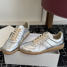 代购级(男码) MaisonMargiela MM6 马吉拉 26新色 情侣款 德训鞋 休闲 运动鞋 原版购入开发 做 代购级(男码) MaisonMargiela MM6 马吉拉 26新色 情侣款 德训鞋 休闲 运动鞋 原版购入开发 做
