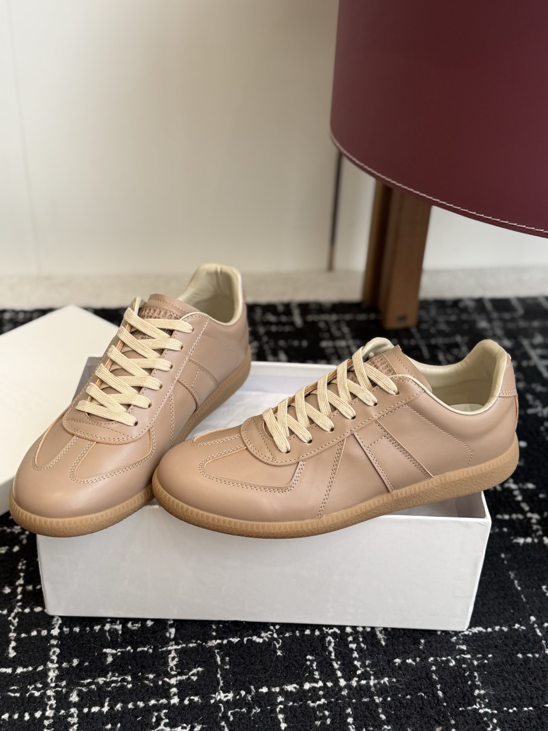 代购级(男码) MaisonMargiela MM6 马吉拉 26新色 情侣款 德训鞋 休闲 运动鞋 原版购入开发 做 代购级(男码) MaisonMargiela MM6 马吉拉 26新色 情侣款 德训鞋 休闲 运动鞋 原版购入开发 做