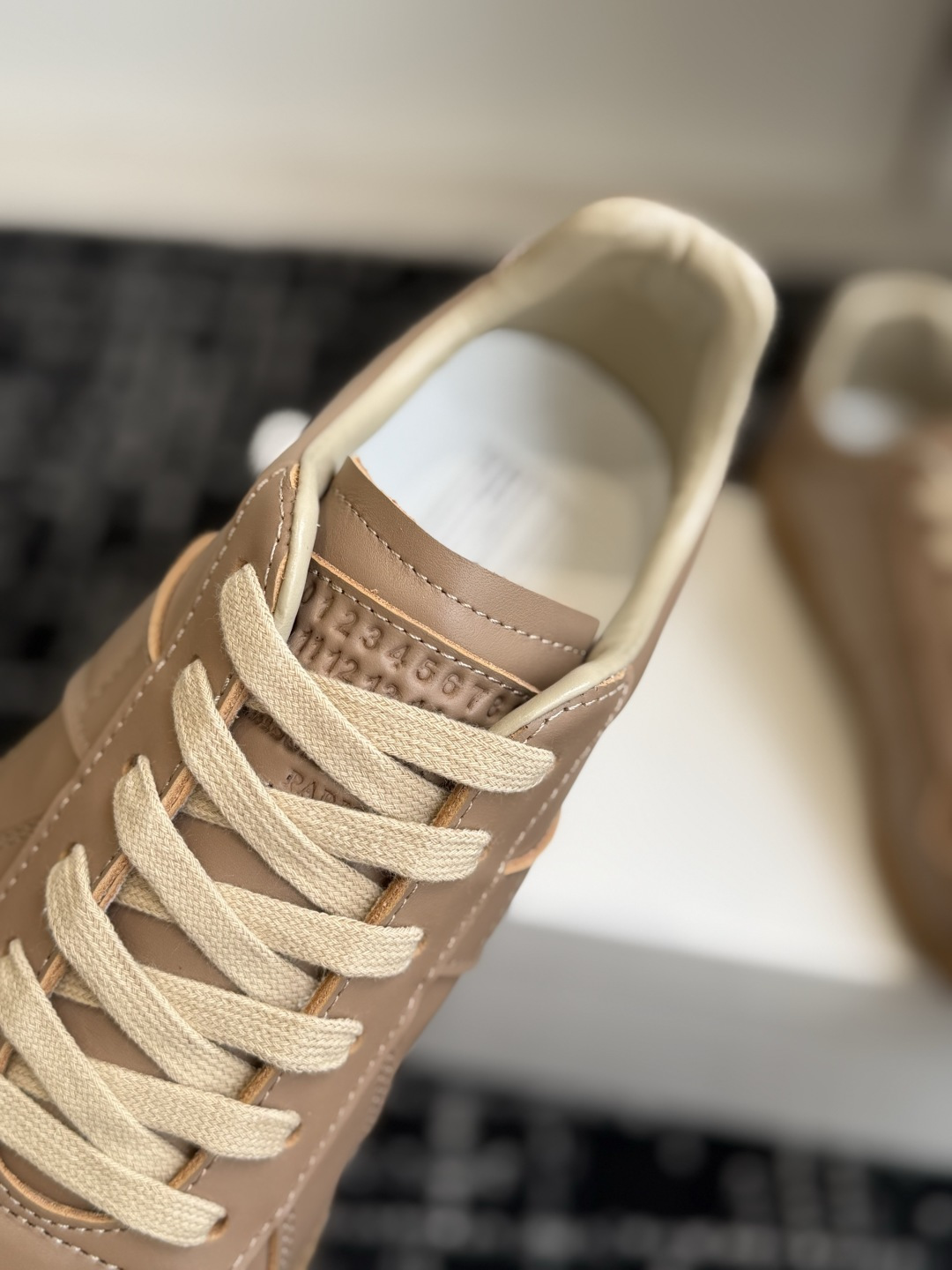 代购级(男码) MaisonMargiela MM6 马吉拉 26新色 情侣款 德训鞋 休闲 运动鞋 原版购入开发 做 代购级(男码) MaisonMargiela MM6 马吉拉 26新色 情侣款 德训鞋 休闲 运动鞋 原版购入开发 做