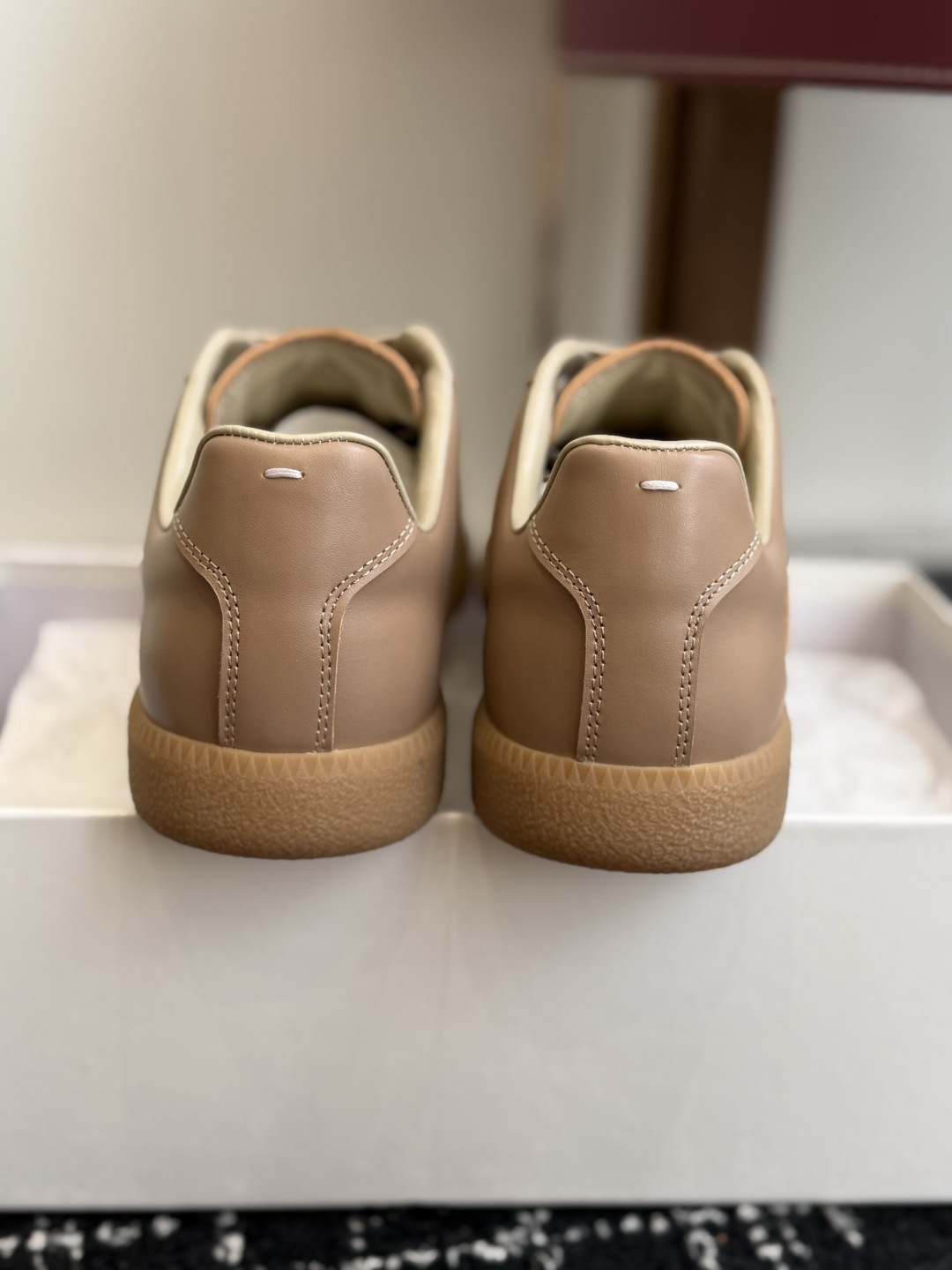 代购级(男码) MaisonMargiela MM6 马吉拉 26新色 情侣款 德训鞋 休闲 运动鞋 原版购入开发 做 代购级(男码) MaisonMargiela MM6 马吉拉 26新色 情侣款 德训鞋 休闲 运动鞋 原版购入开发 做