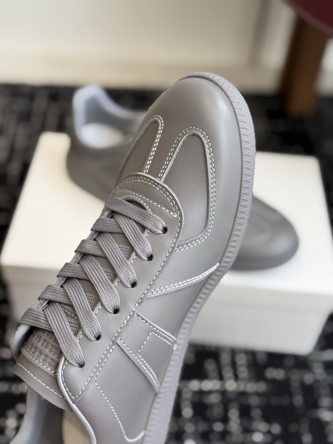 代购级(男码) MaisonMargiela MM6 马吉拉 26新色 情侣款 德训鞋 休闲 运动鞋 原版购入开发 做 代购级(男码) MaisonMargiela MM6 马吉拉 26新色 情侣款 德训鞋 休闲 运动鞋 原版购入开发 做