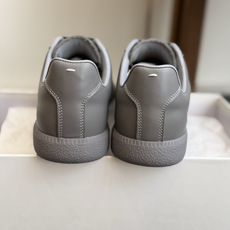 代购级(男码) MaisonMargiela MM6 马吉拉 26新色 情侣款 德训鞋 休闲 运动鞋 原版购入开发 做 代购级(男码) MaisonMargiela MM6 马吉拉 26新色 情侣款 德训鞋 休闲 运动鞋 原版购入开发 做