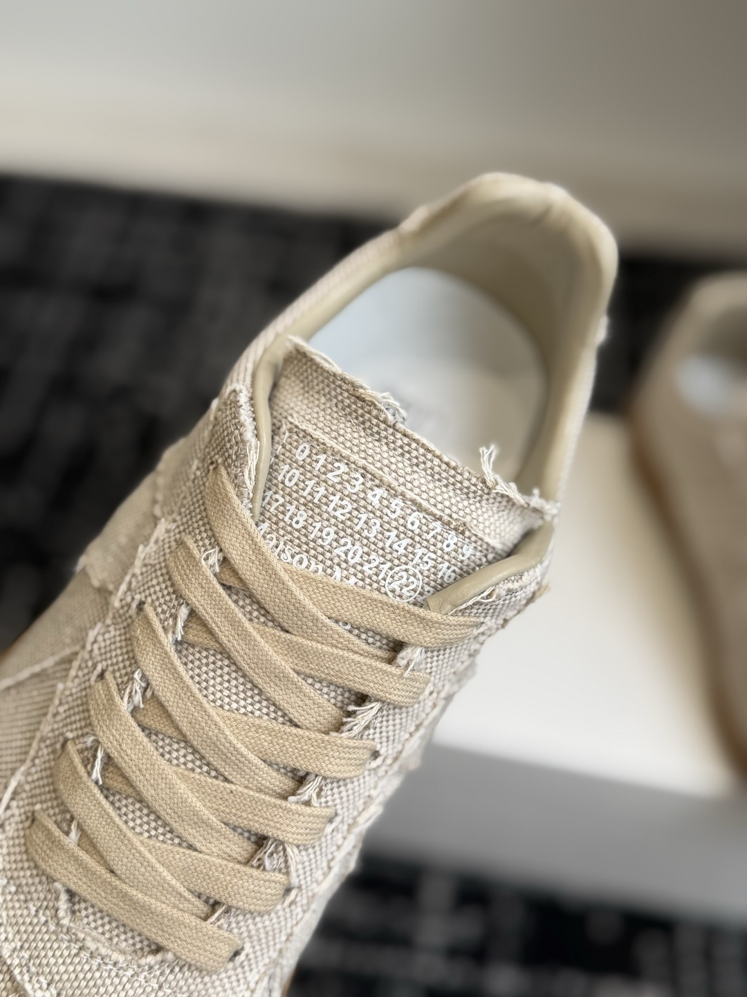 代购级(男码) MaisonMargiela MM6 马吉拉 26新色 德训鞋 休闲 运动鞋 原版购入开发 做货 鬼才设 代购级(男码) MaisonMargiela MM6 马吉拉 26新色 德训鞋 休闲 运动鞋 原版购入开发 做货 鬼才设