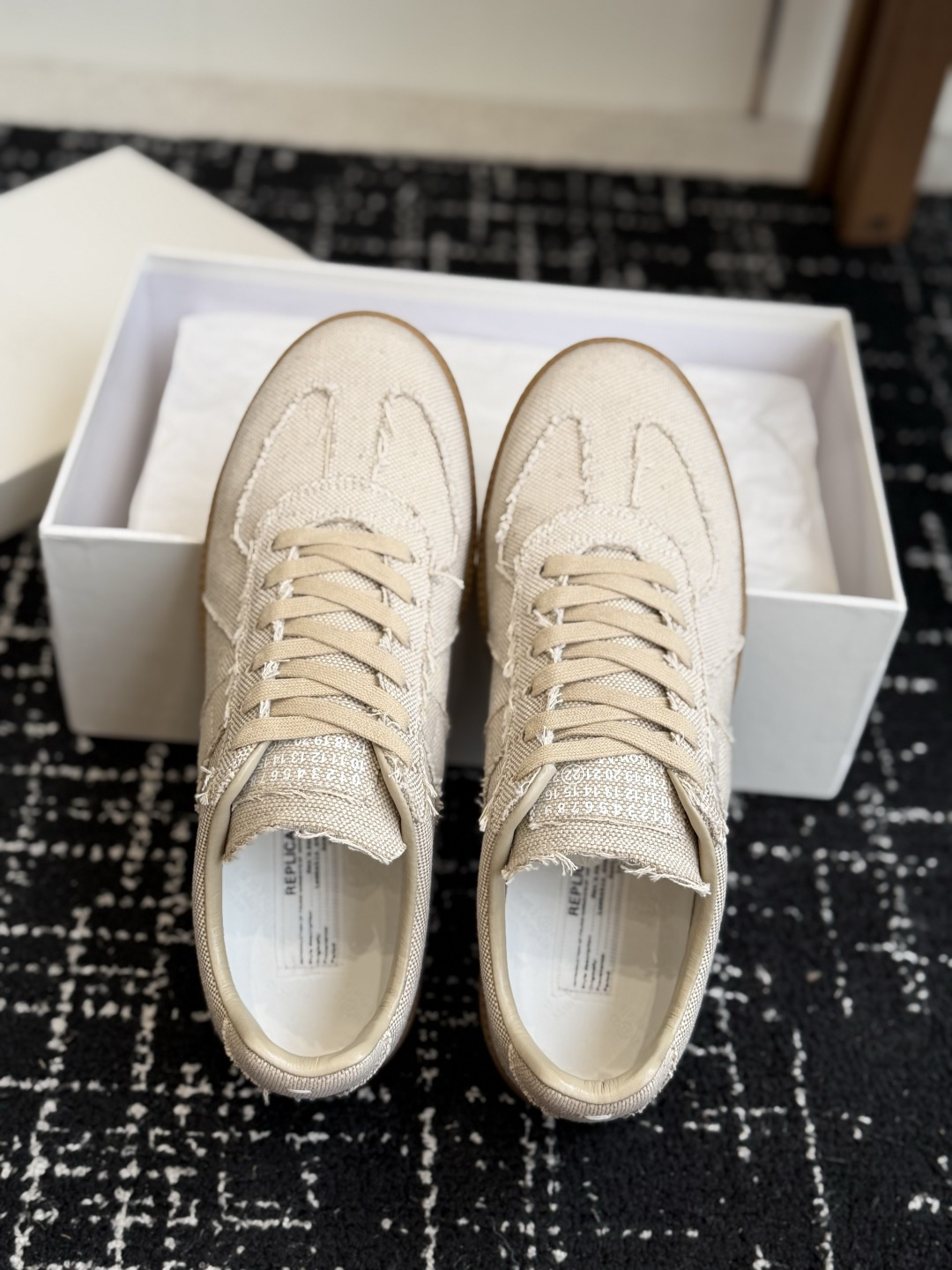 代购级(男码) MaisonMargiela MM6 马吉拉 26新色 德训鞋 休闲 运动鞋 原版购入开发 做货 鬼才设 代购级(男码) MaisonMargiela MM6 马吉拉 26新色 德训鞋 休闲 运动鞋 原版购入开发 做货 鬼才设