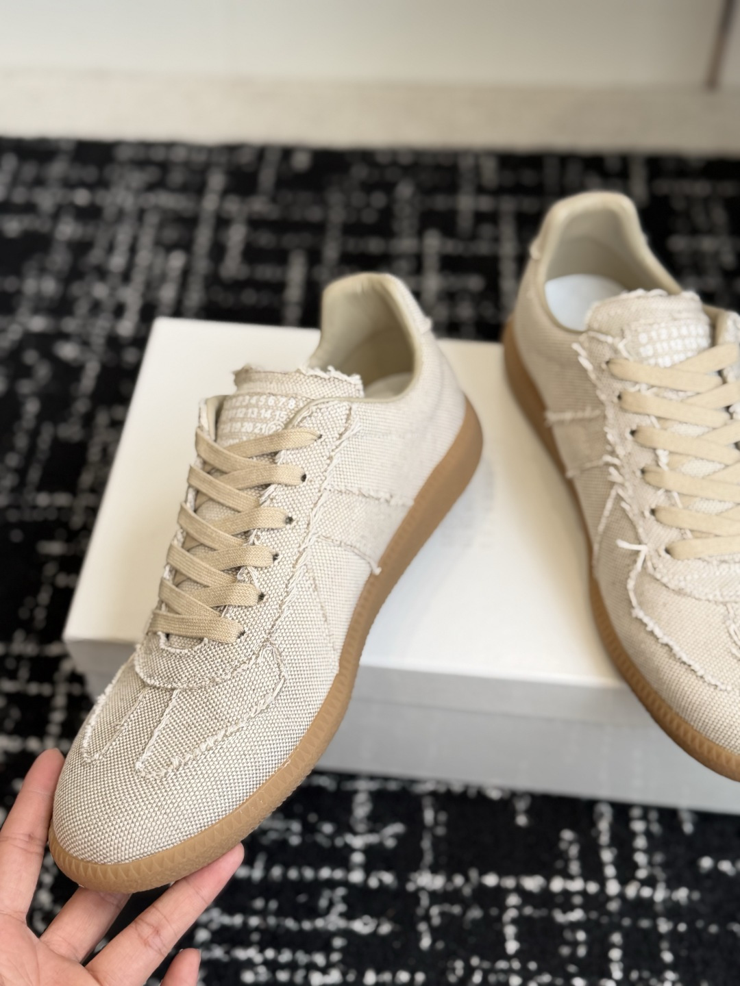代购级(男码) MaisonMargiela MM6 马吉拉 26新色 德训鞋 休闲 运动鞋 原版购入开发 做货 鬼才设 代购级(男码) MaisonMargiela MM6 马吉拉 26新色 德训鞋 休闲 运动鞋 原版购入开发 做货 鬼才设