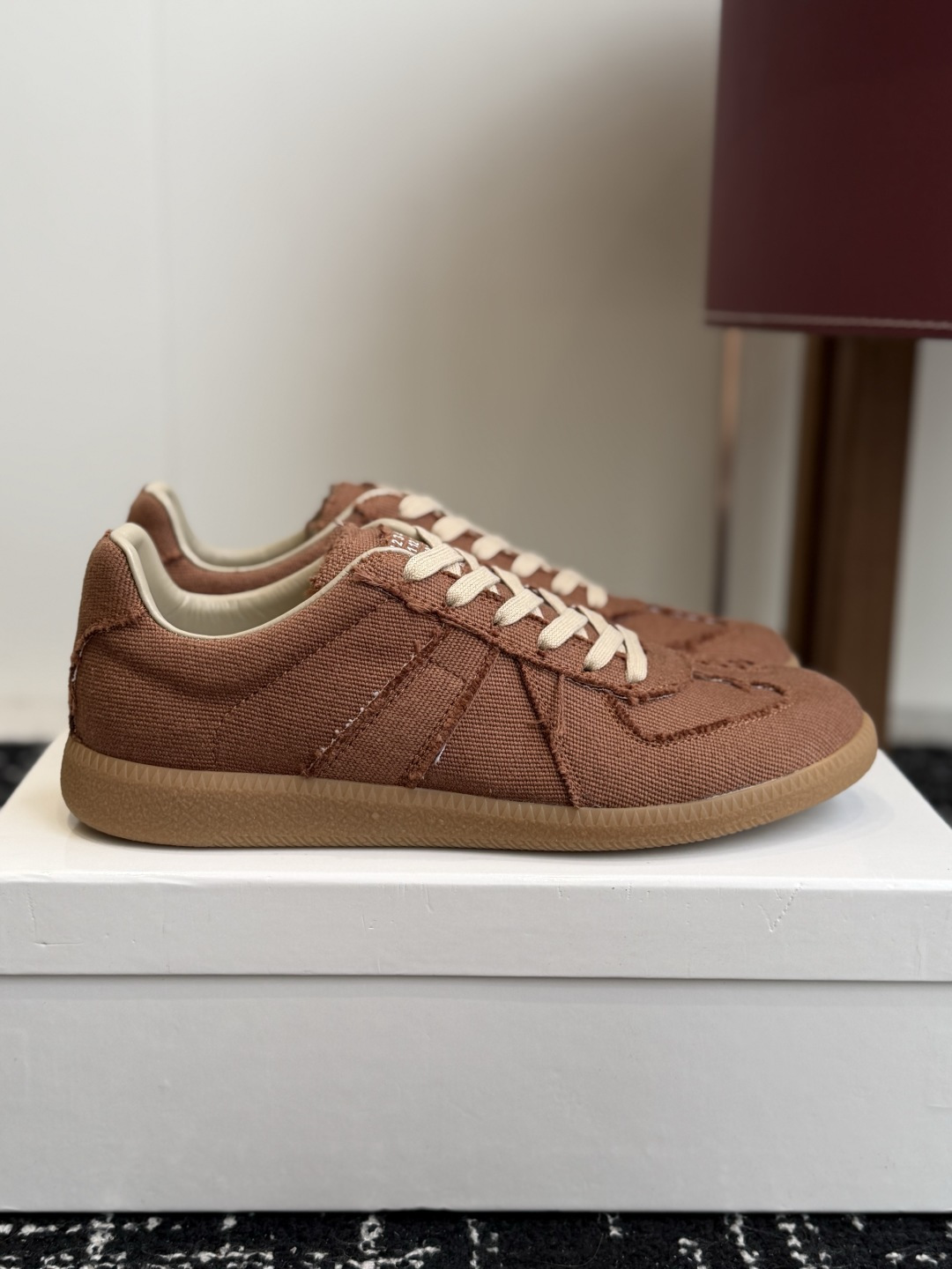 代购级(男码) MaisonMargiela MM6 马吉拉 26新色 情侣款 德训鞋 休闲 运动鞋 原版购入开发 做 代购级(男码) MaisonMargiela MM6 马吉拉 26新色 情侣款 德训鞋 休闲 运动鞋 原版购入开发 做