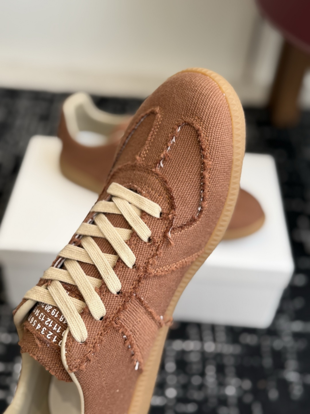 代购级(男码) MaisonMargiela MM6 马吉拉 26新色 情侣款 德训鞋 休闲 运动鞋 原版购入开发 做 代购级(男码) MaisonMargiela MM6 马吉拉 26新色 情侣款 德训鞋 休闲 运动鞋 原版购入开发 做