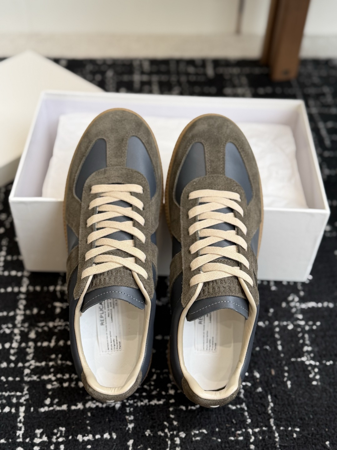 代购级(男码) MaisonMargiela MM6 马吉拉 26新色 情侣款 德训鞋 休闲 运动鞋 原版购入开发 做 代购级(男码) MaisonMargiela MM6 马吉拉 26新色 情侣款 德训鞋 休闲 运动鞋 原版购入开发 做