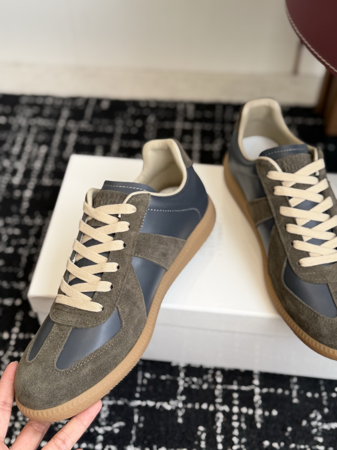 代购级(男码) MaisonMargiela MM6 马吉拉 26新色 情侣款 德训鞋 休闲 运动鞋 原版购入开发 做 代购级(男码) MaisonMargiela MM6 马吉拉 26新色 情侣款 德训鞋 休闲 运动鞋 原版购入开发 做