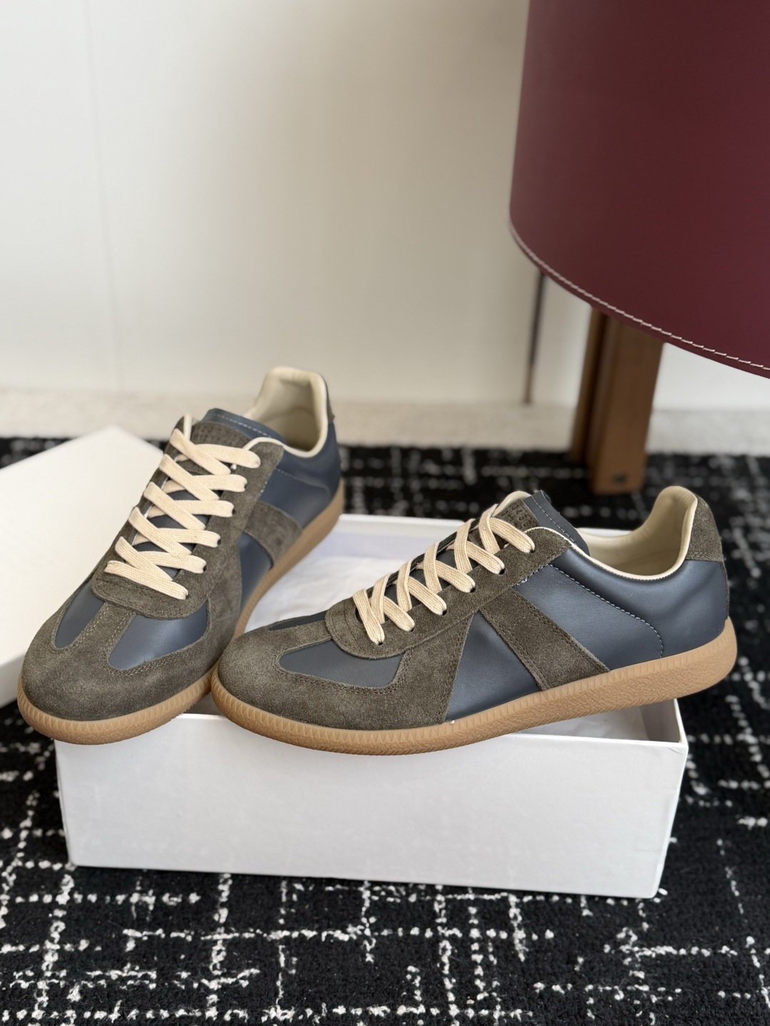 代购级(男码) MaisonMargiela MM6 马吉拉 26新色 情侣款 德训鞋 休闲 运动鞋 原版购入开发 做 代购级(男码) MaisonMargiela MM6 马吉拉 26新色 情侣款 德训鞋 休闲 运动鞋 原版购入开发 做