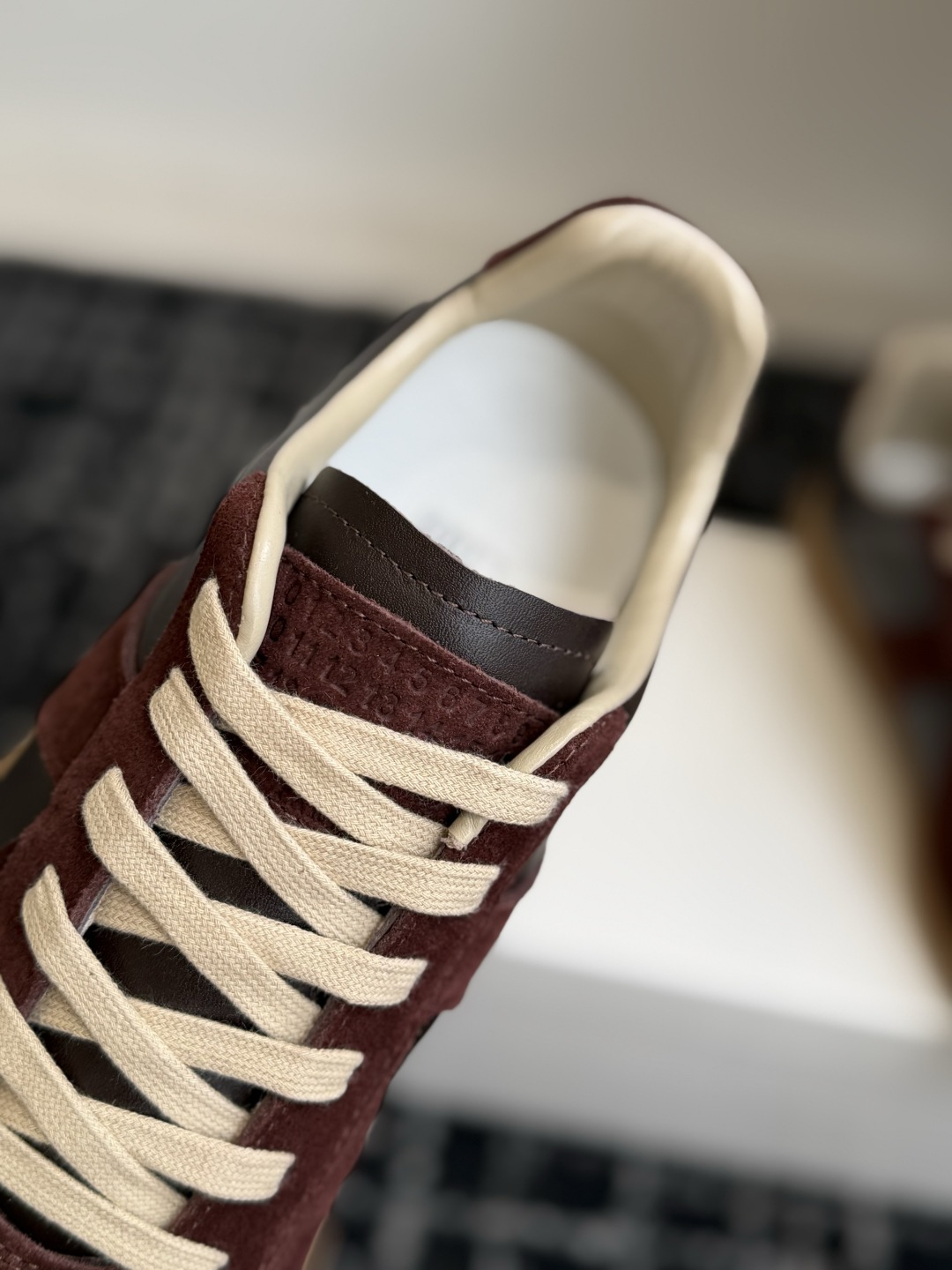代购级(男码) MaisonMargiela MM6 马吉拉 26新色 情侣款 德训鞋 休闲 运动鞋 原版购入开发 做 代购级(男码) MaisonMargiela MM6 马吉拉 26新色 情侣款 德训鞋 休闲 运动鞋 原版购入开发 做