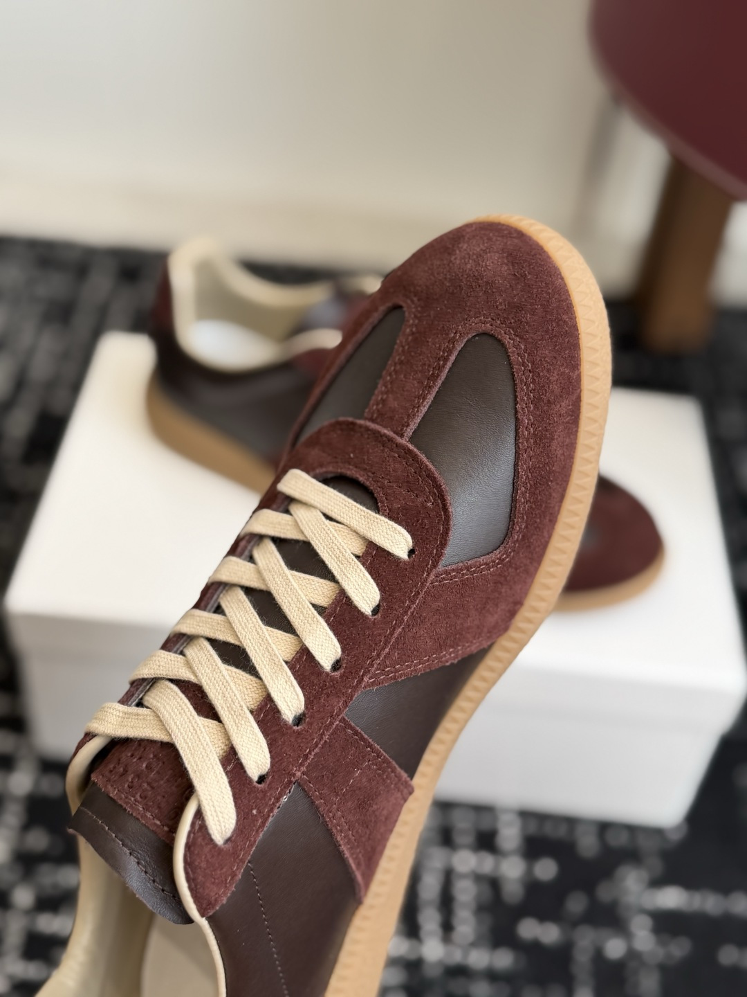 代购级(男码) MaisonMargiela MM6 马吉拉 26新色 情侣款 德训鞋 休闲 运动鞋 原版购入开发 做 代购级(男码) MaisonMargiela MM6 马吉拉 26新色 情侣款 德训鞋 休闲 运动鞋 原版购入开发 做