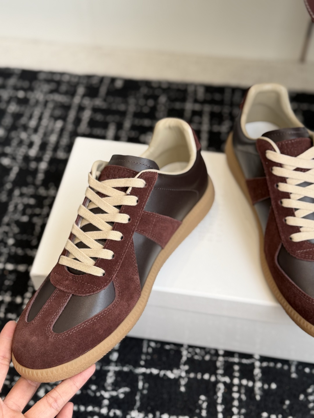 代购级(男码) MaisonMargiela MM6 马吉拉 26新色 情侣款 德训鞋 休闲 运动鞋 原版购入开发 做 代购级(男码) MaisonMargiela MM6 马吉拉 26新色 情侣款 德训鞋 休闲 运动鞋 原版购入开发 做