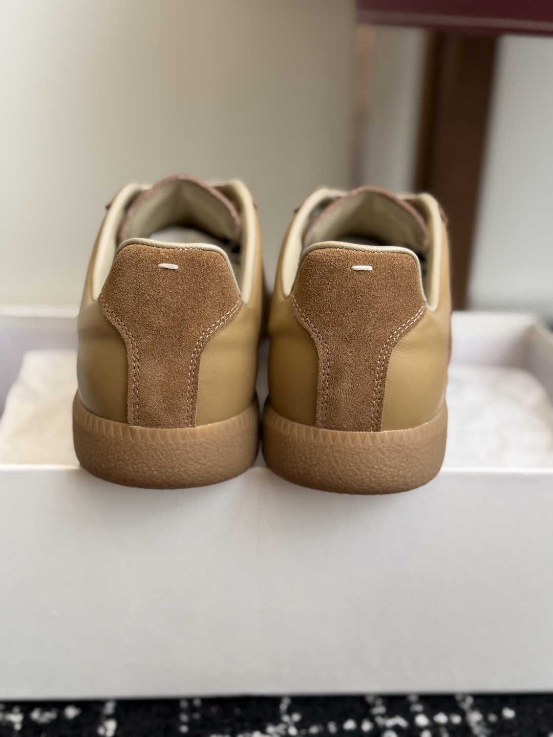 代购级(男码) MaisonMargiela MM6 马吉拉 26新色 情侣款 德训鞋 休闲 运动鞋 原版购入开发 做 代购级(男码) MaisonMargiela MM6 马吉拉 26新色 情侣款 德训鞋 休闲 运动鞋 原版购入开发 做