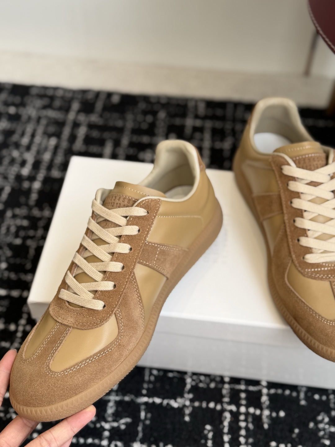代购级(男码) MaisonMargiela MM6 马吉拉 26新色 情侣款 德训鞋 休闲 运动鞋 原版购入开发 做 代购级(男码) MaisonMargiela MM6 马吉拉 26新色 情侣款 德训鞋 休闲 运动鞋 原版购入开发 做