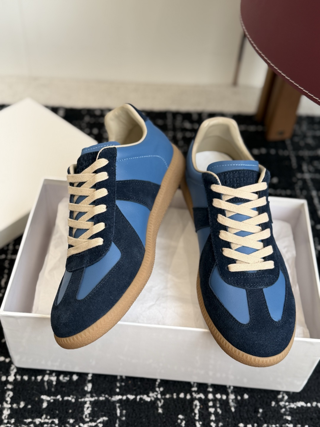 代购级(男码) MaisonMargiela MM6 马吉拉 26新色 情侣款 德训鞋 休闲 运动鞋 原版购入开发 做 代购级(男码) MaisonMargiela MM6 马吉拉 26新色 情侣款 德训鞋 休闲 运动鞋 原版购入开发 做