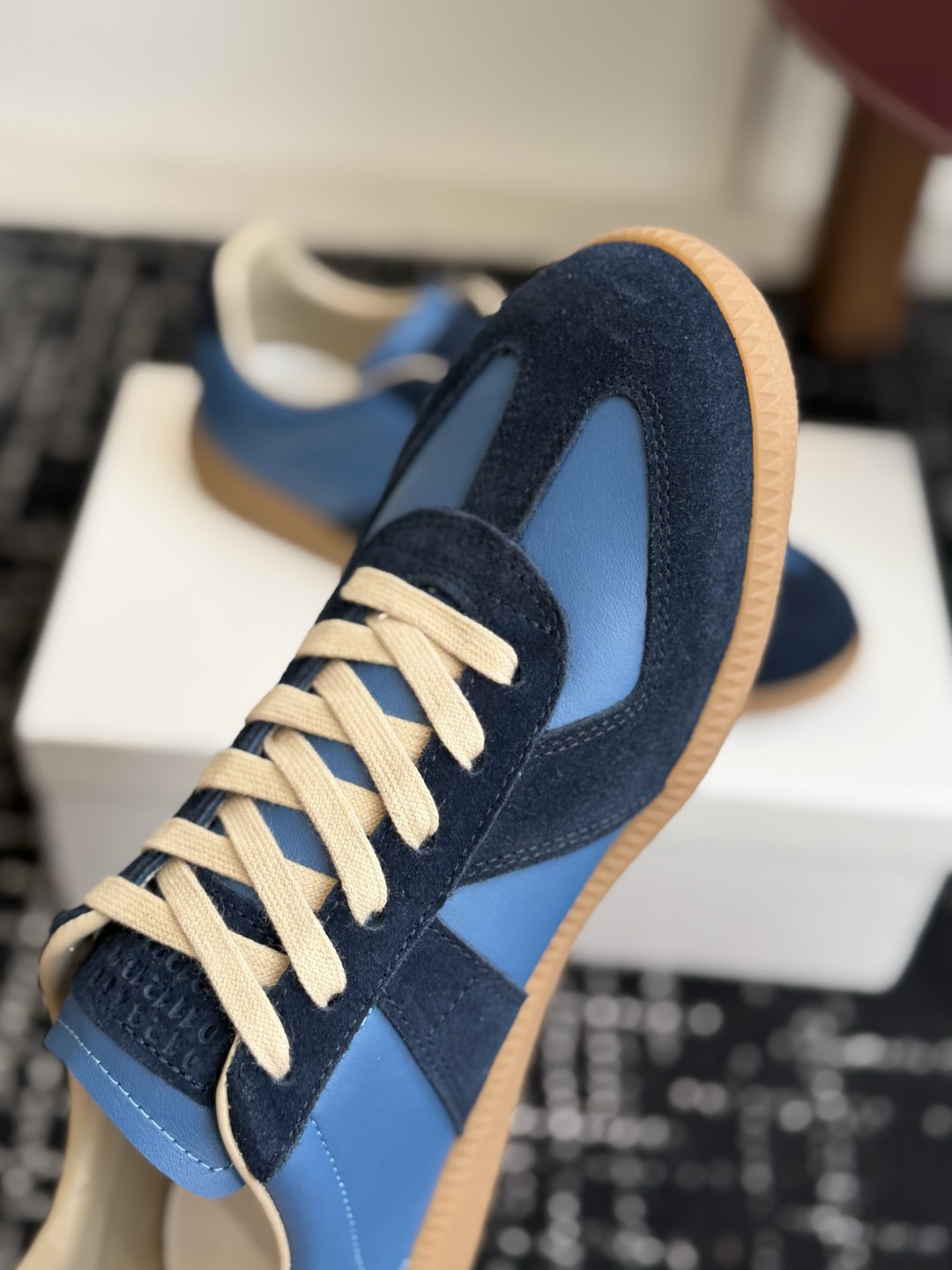 代购级(男码) MaisonMargiela MM6 马吉拉 26新色 情侣款 德训鞋 休闲 运动鞋 原版购入开发 做 代购级(男码) MaisonMargiela MM6 马吉拉 26新色 情侣款 德训鞋 休闲 运动鞋 原版购入开发 做