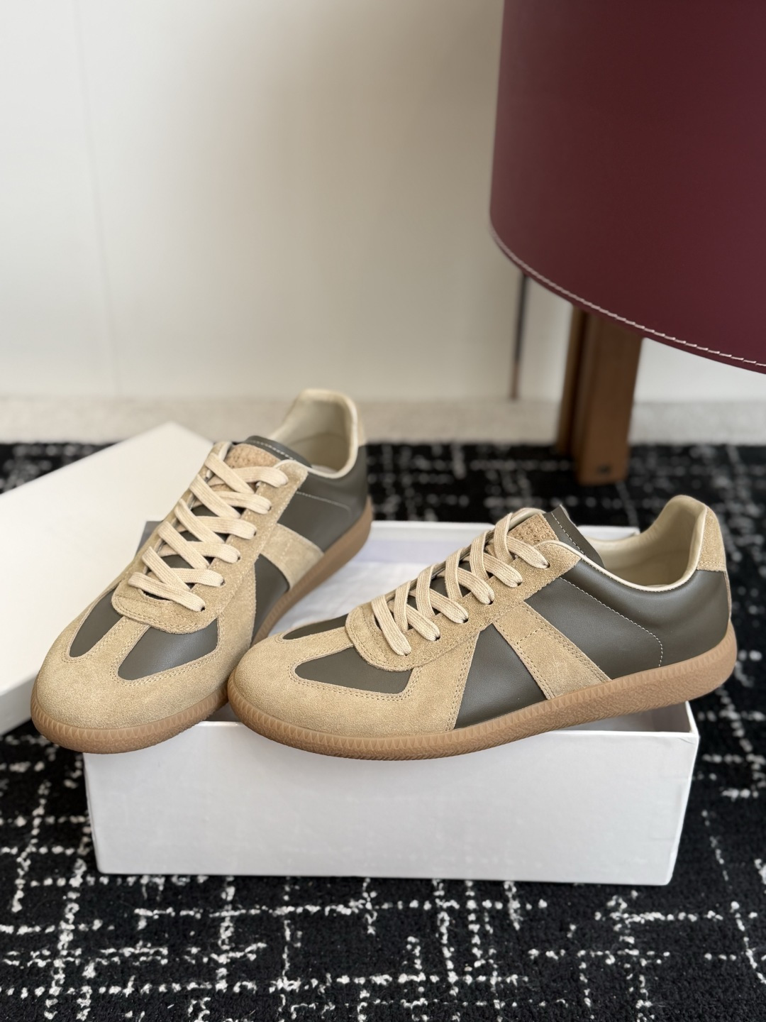 代购级(男码) MaisonMargiela MM6 马吉拉 26新色 情侣款 德训鞋 休闲 运动鞋 原版购入开发 做 代购级(男码) MaisonMargiela MM6 马吉拉 26新色 情侣款 德训鞋 休闲 运动鞋 原版购入开发 做