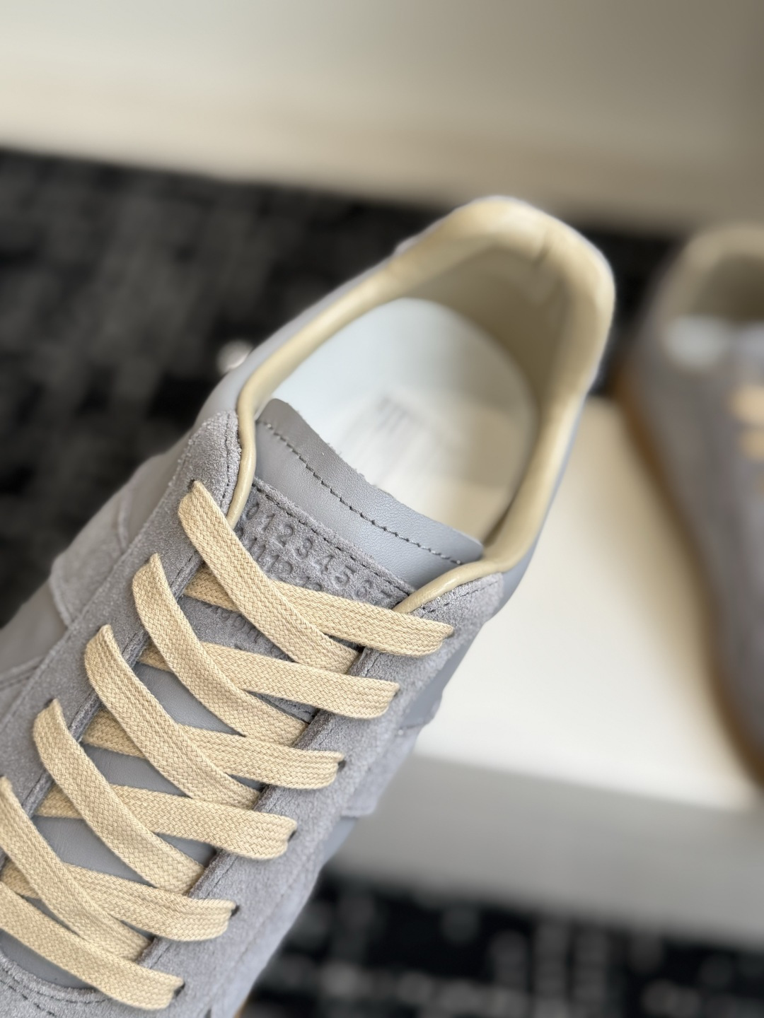 代购级(男码) MaisonMargiela MM6 马吉拉 26新色 情侣款 德训鞋 休闲 运动鞋 原版购入开发 做 代购级(男码) MaisonMargiela MM6 马吉拉 26新色 情侣款 德训鞋 休闲 运动鞋 原版购入开发 做