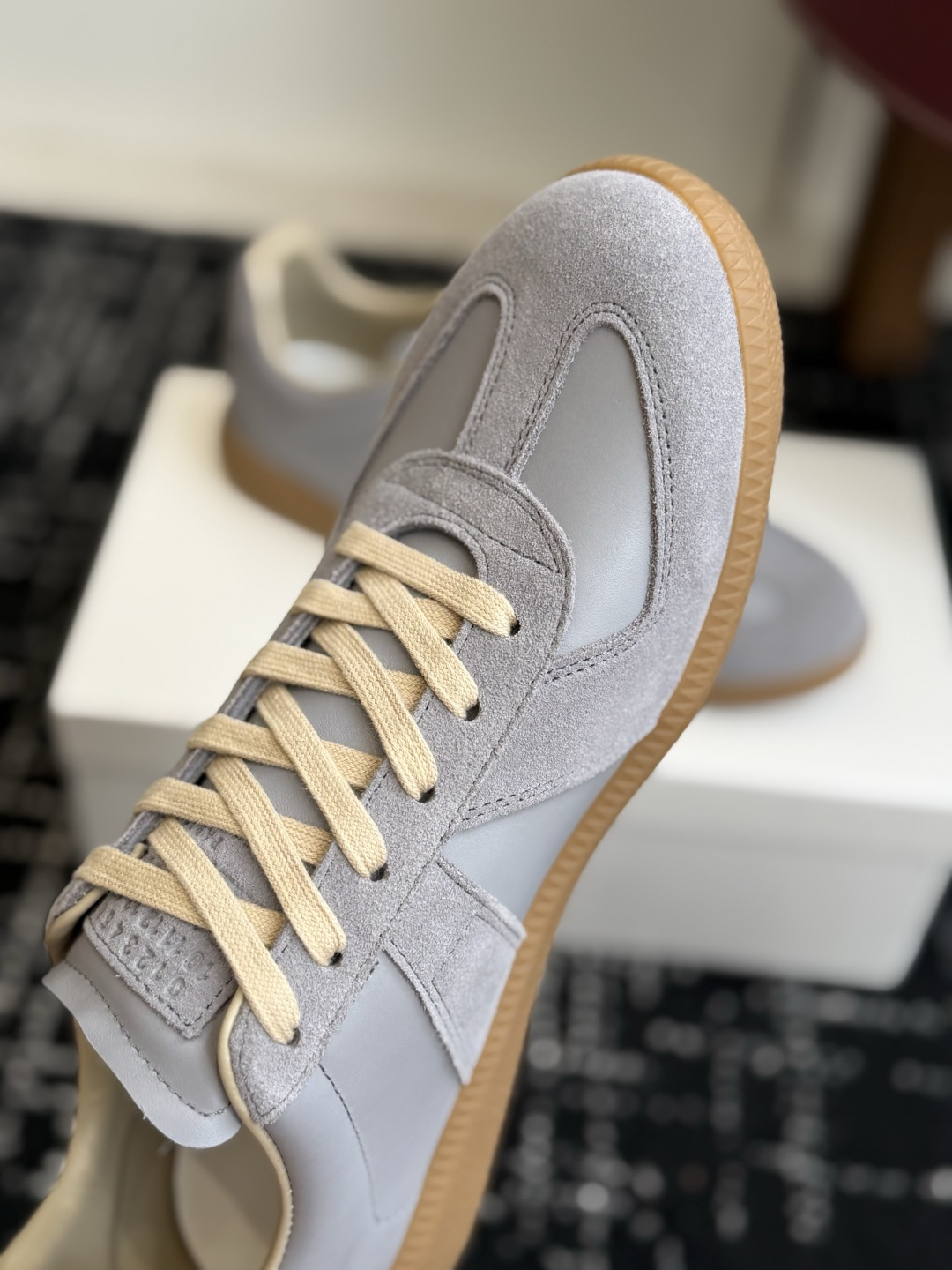 代购级(男码) MaisonMargiela MM6 马吉拉 26新色 情侣款 德训鞋 休闲 运动鞋 原版购入开发 做 代购级(男码) MaisonMargiela MM6 马吉拉 26新色 情侣款 德训鞋 休闲 运动鞋 原版购入开发 做