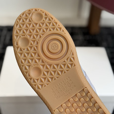 代购级(男码) MaisonMargiela MM6 马吉拉 26新色 情侣款 德训鞋 休闲 运动鞋 原版购入开发 做 代购级(男码) MaisonMargiela MM6 马吉拉 26新色 情侣款 德训鞋 休闲 运动鞋 原版购入开发 做