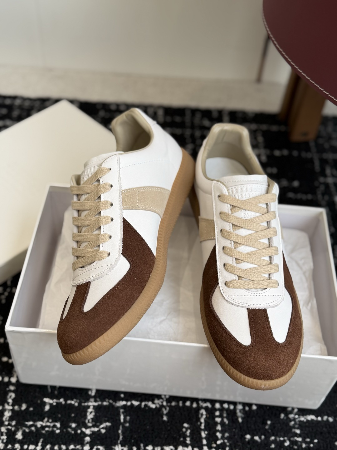 代购级(男码) MaisonMargiela MM6 马吉拉 26新色 情侣款 德训鞋 休闲 运动鞋 原版购入开发 做 代购级(男码) MaisonMargiela MM6 马吉拉 26新色 情侣款 德训鞋 休闲 运动鞋 原版购入开发 做