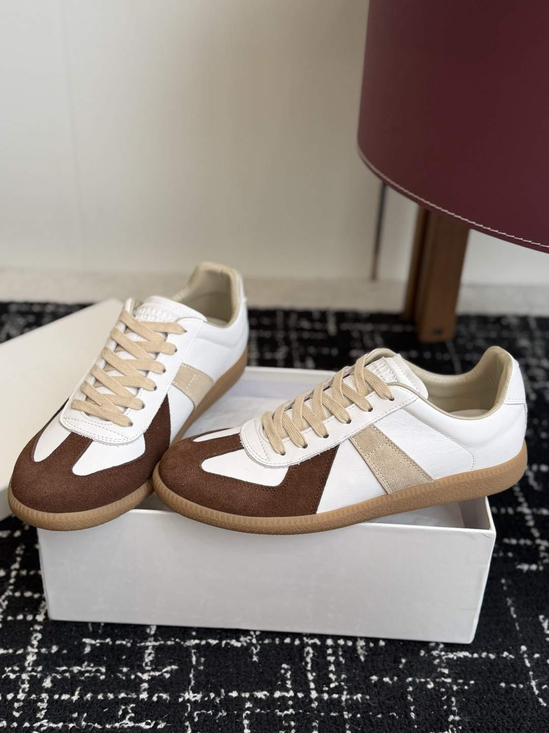 代购级(男码) MaisonMargiela MM6 马吉拉 26新色 情侣款 德训鞋 休闲 运动鞋 原版购入开发 做 代购级(男码) MaisonMargiela MM6 马吉拉 26新色 情侣款 德训鞋 休闲 运动鞋 原版购入开发 做