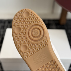 代购级(男码) MaisonMargiela MM6 马吉拉 26新色 情侣款 德训鞋 休闲 运动鞋 原版购入开发 做 代购级(男码) MaisonMargiela MM6 马吉拉 26新色 情侣款 德训鞋 休闲 运动鞋 原版购入开发 做