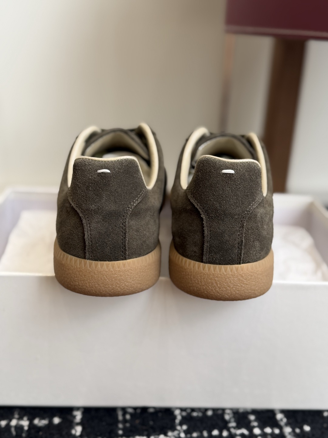代购级(男码) MaisonMargiela MM6 马吉拉 26新色 情侣款 德训鞋 休闲 运动鞋 原版购入开发 做 代购级(男码) MaisonMargiela MM6 马吉拉 26新色 情侣款 德训鞋 休闲 运动鞋 原版购入开发 做