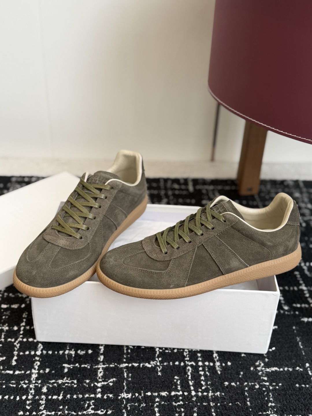 代购级(男码) MaisonMargiela MM6 马吉拉 26新色 情侣款 德训鞋 休闲 运动鞋 原版购入开发 做 代购级(男码) MaisonMargiela MM6 马吉拉 26新色 情侣款 德训鞋 休闲 运动鞋 原版购入开发 做
