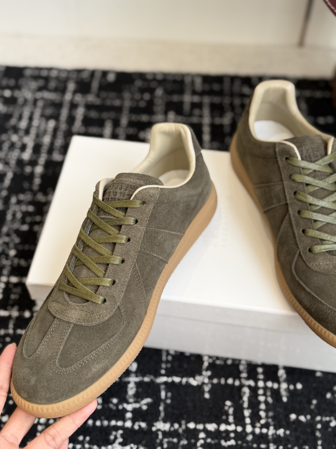 代购级(男码) MaisonMargiela MM6 马吉拉 26新色 情侣款 德训鞋 休闲 运动鞋 原版购入开发 做 代购级(男码) MaisonMargiela MM6 马吉拉 26新色 情侣款 德训鞋 休闲 运动鞋 原版购入开发 做