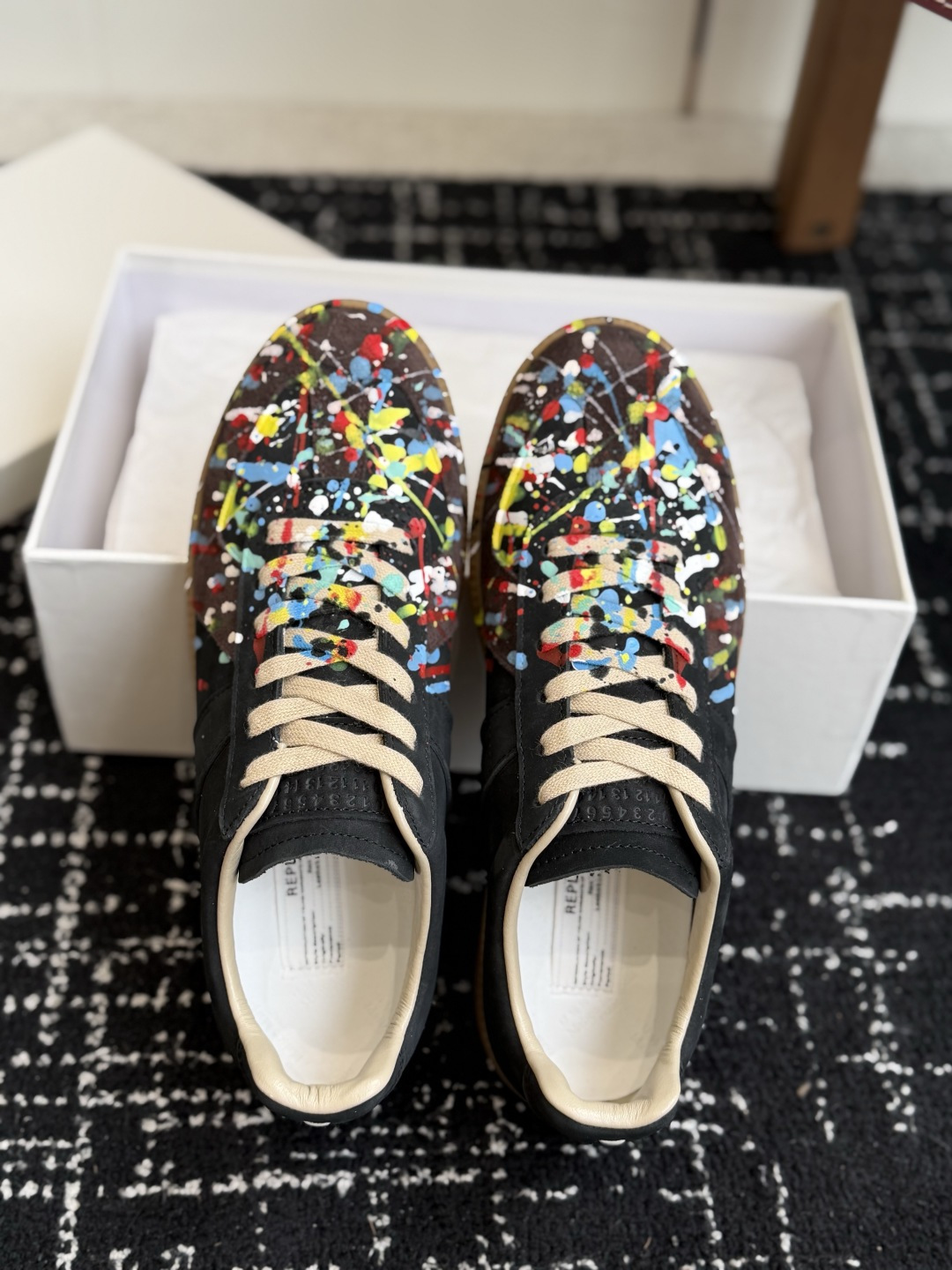 代购级 MaisonMargiela MM6 马吉拉 26新色 情侣款 德训鞋 休闲 运动鞋 原版购入开发 做货 鬼才 代购级 MaisonMargiela MM6 马吉拉 26新色 情侣款 德训鞋 休闲 运动鞋 原版购入开发 做货 鬼才