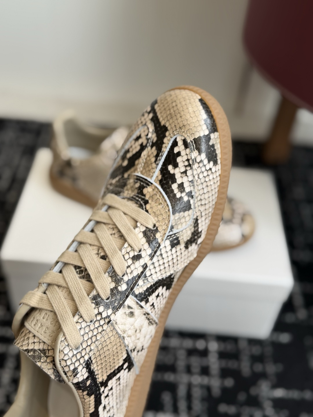 代购级(男码) MaisonMargiela MM6 马吉拉 26新色 情侣款 德训鞋 休闲 运动鞋 原版购入开发 做 代购级(男码) MaisonMargiela MM6 马吉拉 26新色 情侣款 德训鞋 休闲 运动鞋 原版购入开发 做
