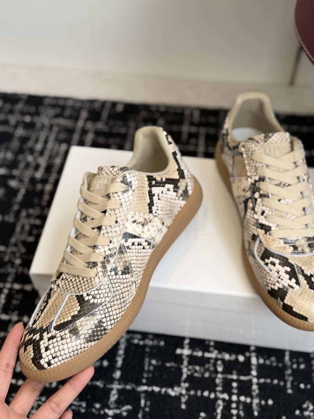 代购级(男码) MaisonMargiela MM6 马吉拉 26新色 情侣款 德训鞋 休闲 运动鞋 原版购入开发 做 代购级(男码) MaisonMargiela MM6 马吉拉 26新色 情侣款 德训鞋 休闲 运动鞋 原版购入开发 做
