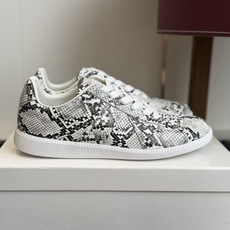 代购级(男码) MaisonMargiela MM6 马吉拉 26新色 情侣款 德训鞋 休闲 运动鞋 原版购入开发 做 代购级(男码) MaisonMargiela MM6 马吉拉 26新色 情侣款 德训鞋 休闲 运动鞋 原版购入开发 做