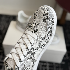 代购级(男码) MaisonMargiela MM6 马吉拉 26新色 情侣款 德训鞋 休闲 运动鞋 原版购入开发 做 代购级(男码) MaisonMargiela MM6 马吉拉 26新色 情侣款 德训鞋 休闲 运动鞋 原版购入开发 做