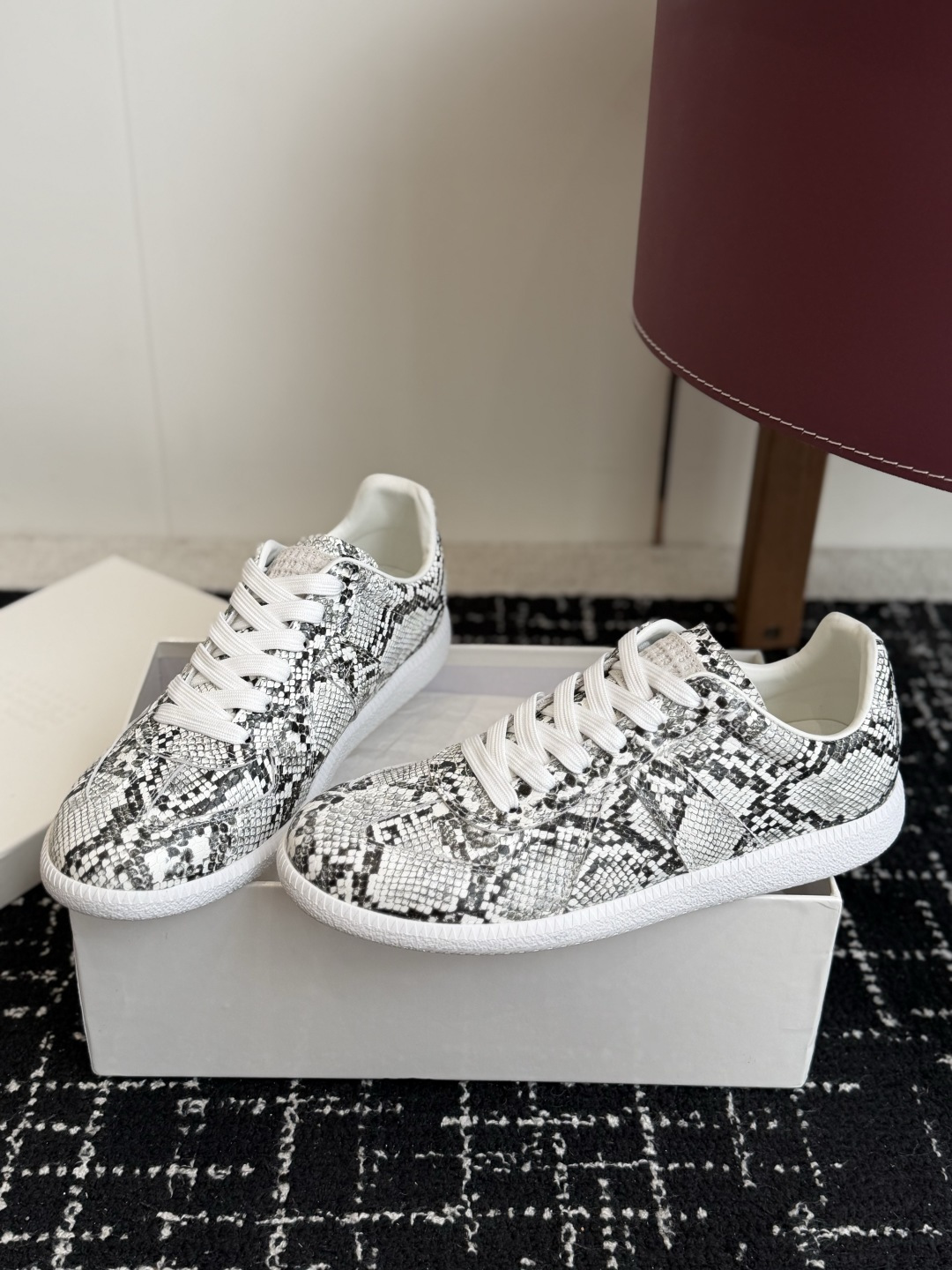 代购级(男码) MaisonMargiela MM6 马吉拉 26新色 情侣款 德训鞋 休闲 运动鞋 原版购入开发 做 代购级(男码) MaisonMargiela MM6 马吉拉 26新色 情侣款 德训鞋 休闲 运动鞋 原版购入开发 做