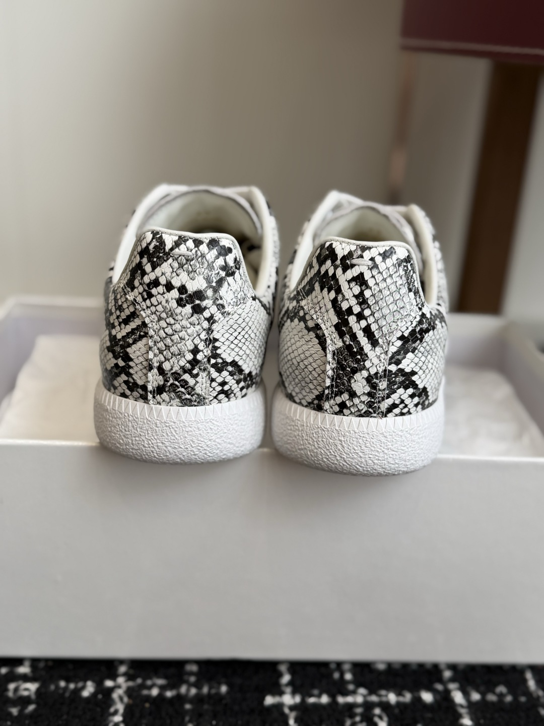 代购级(男码) MaisonMargiela MM6 马吉拉 26新色 情侣款 德训鞋 休闲 运动鞋 原版购入开发 做 代购级(男码) MaisonMargiela MM6 马吉拉 26新色 情侣款 德训鞋 休闲 运动鞋 原版购入开发 做