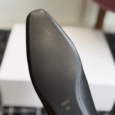 代购级 韩国时装小众品牌,OSOI秋冬内增高CUFF BOOTS短靴 ,穿上就是小鸟腿 ,超显瘦,随你演绎。想折就折,想 代购级 韩国时装小众品牌,OSOI秋冬内增高CUFF BOOTS短靴 ,穿上就是小鸟腿 ,超显瘦,随你演绎。想折就折,想