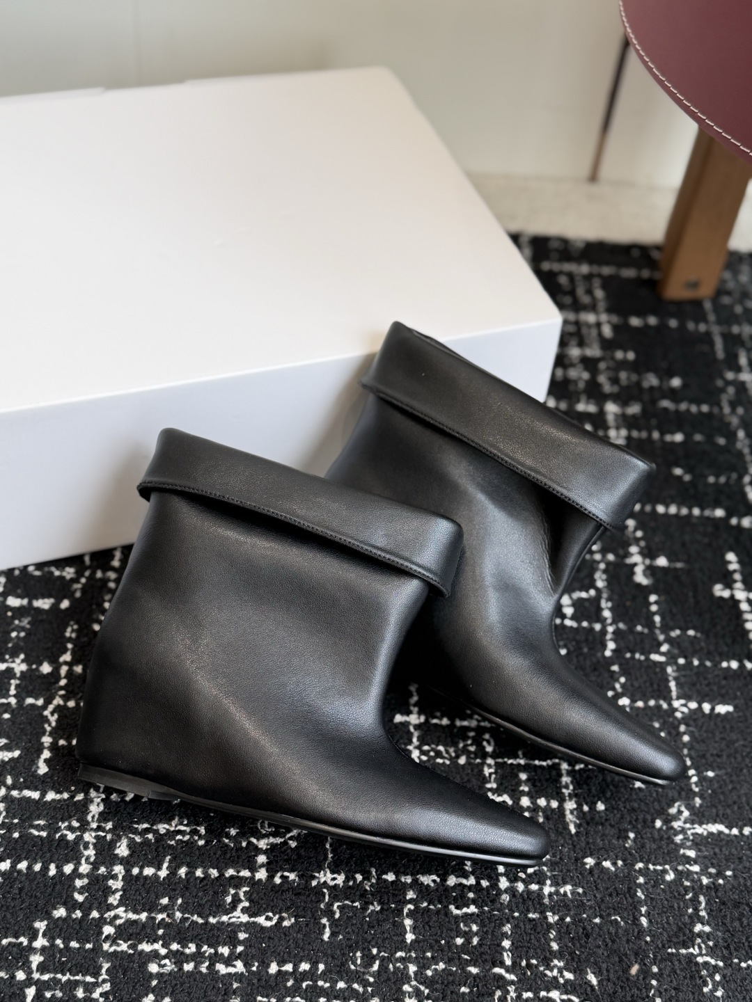 代购级 韩国时装小众品牌,OSOI秋冬内增高CUFF BOOTS短靴 ,穿上就是小鸟腿 ,超显瘦,随你演绎。想折就折,想 代购级 韩国时装小众品牌,OSOI秋冬内增高CUFF BOOTS短靴 ,穿上就是小鸟腿 ,超显瘦,随你演绎。想折就折,想