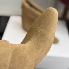 代购级 韩国时装小众品牌,OSOI秋冬内增高CUFF BOOTS短靴 ,穿上就是小鸟腿 ,超显瘦,随你演绎。想折就折,想 代购级 韩国时装小众品牌,OSOI秋冬内增高CUFF BOOTS短靴 ,穿上就是小鸟腿 ,超显瘦,随你演绎。想折就折,想