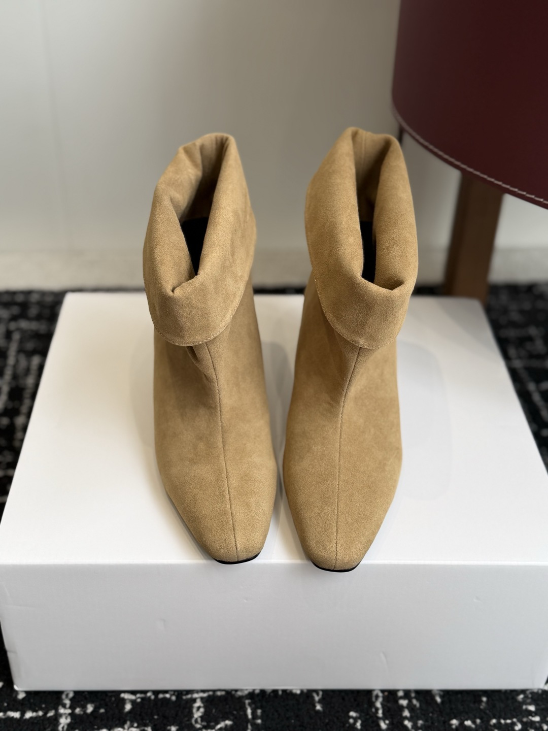 代购级 韩国时装小众品牌，OSOI秋冬内增高CUFF BOOTS短靴 ，穿上就是小鸟腿 ，超显瘦，随你演绎。想折就折，想