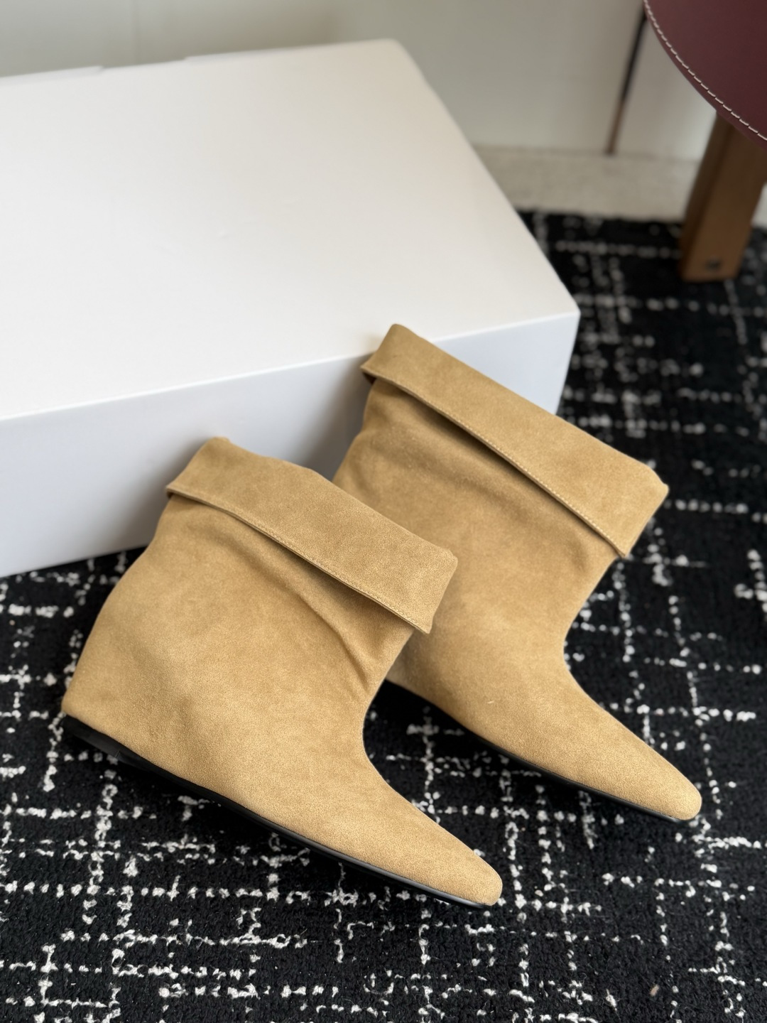 代购级 韩国时装小众品牌,OSOI秋冬内增高CUFF BOOTS短靴 ,穿上就是小鸟腿 ,超显瘦,随你演绎。想折就折,想 代购级 韩国时装小众品牌,OSOI秋冬内增高CUFF BOOTS短靴 ,穿上就是小鸟腿 ,超显瘦,随你演绎。想折就折,想
