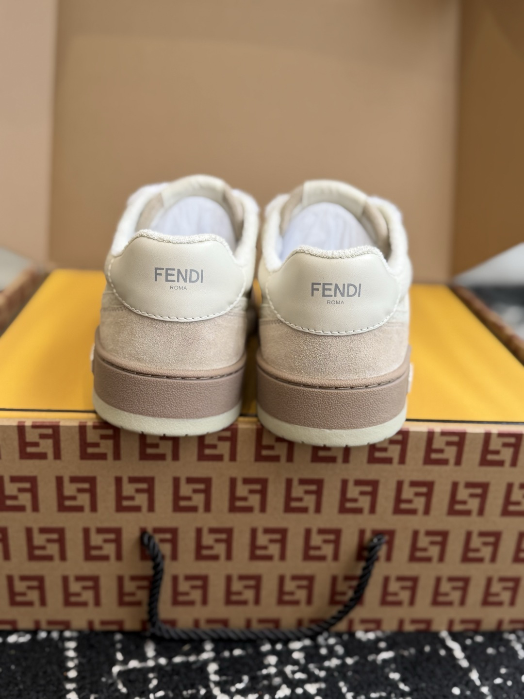 东莞代购级  Fendi芬迪爆款系列 情侣款 休闲运动鞋 板鞋 FD match 设计师Kim Jones打造的首款运动