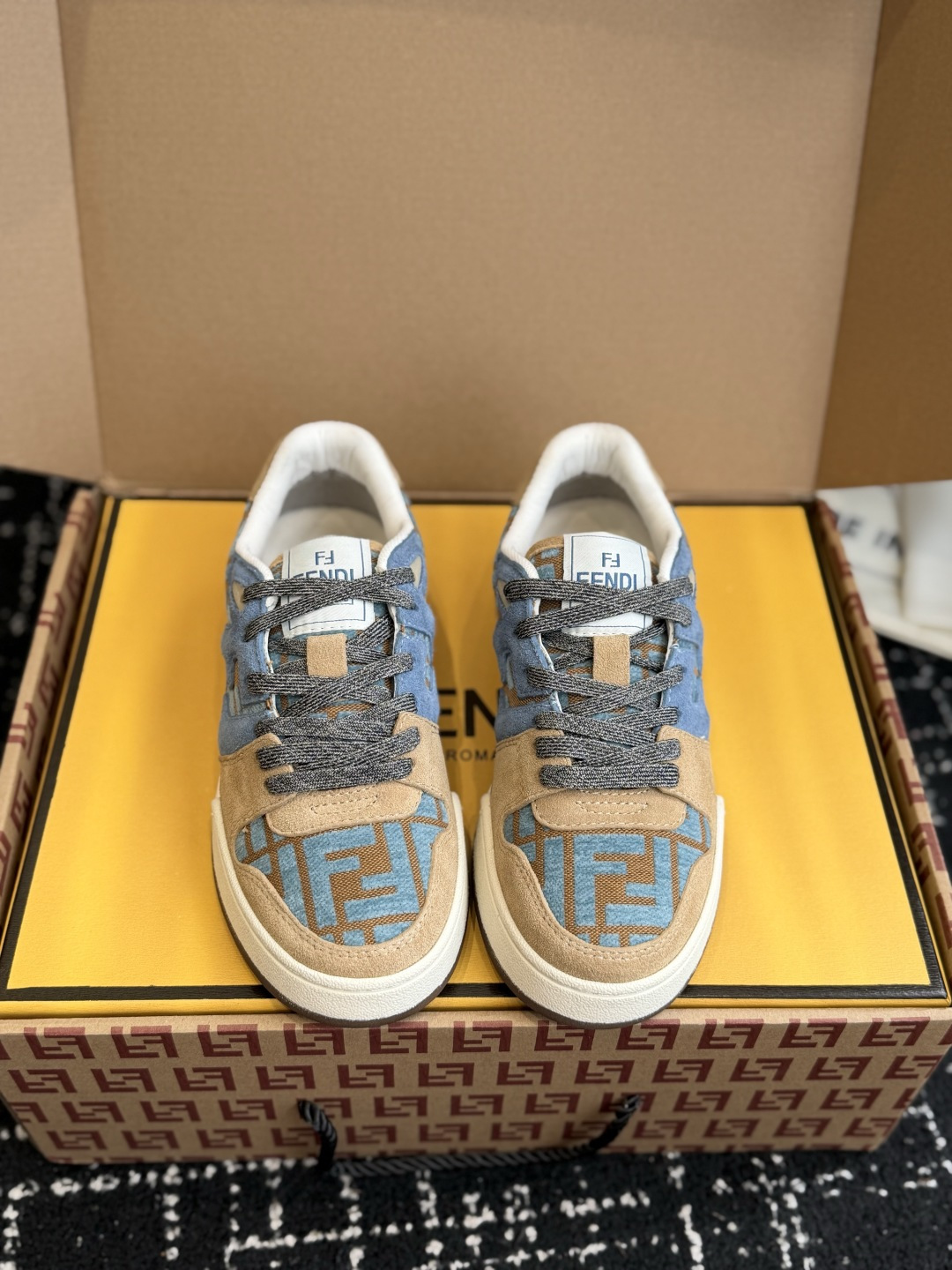 东莞代购级（布+皮）  Fendi芬迪爆款系列 情侣款 休闲运动鞋 板鞋 FD match 设计师Kim Jones打造
