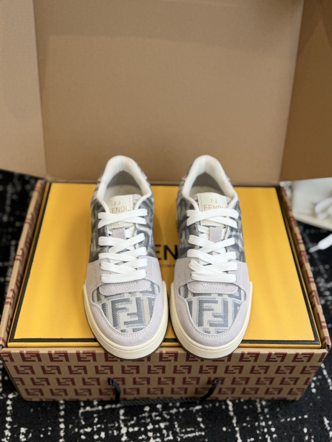 东莞代购级（布+皮）  Fendi芬迪爆款系列 情侣款 休闲运动鞋 板鞋 FD match 设计师Kim Jones打造